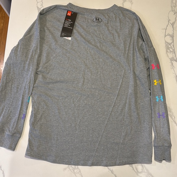 Under Armour girl’s long sleeve tee - Picture 5 of 8